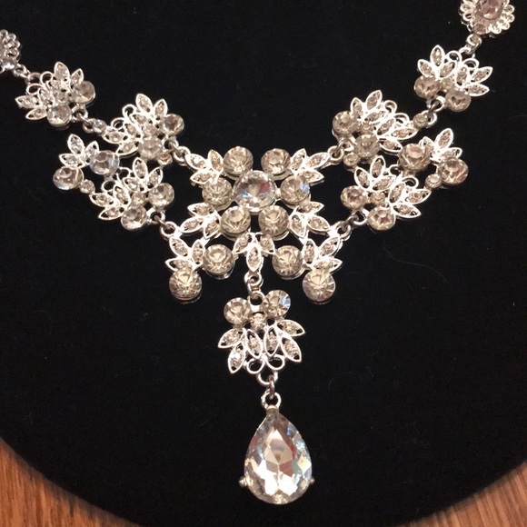 Sparkly necklace with matching earrings - Picture 3 of 3